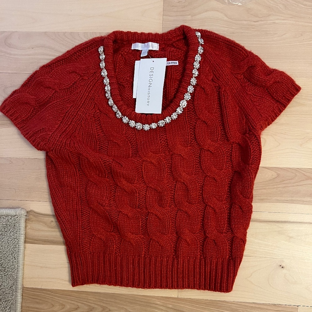 Design history short sleeve sweater